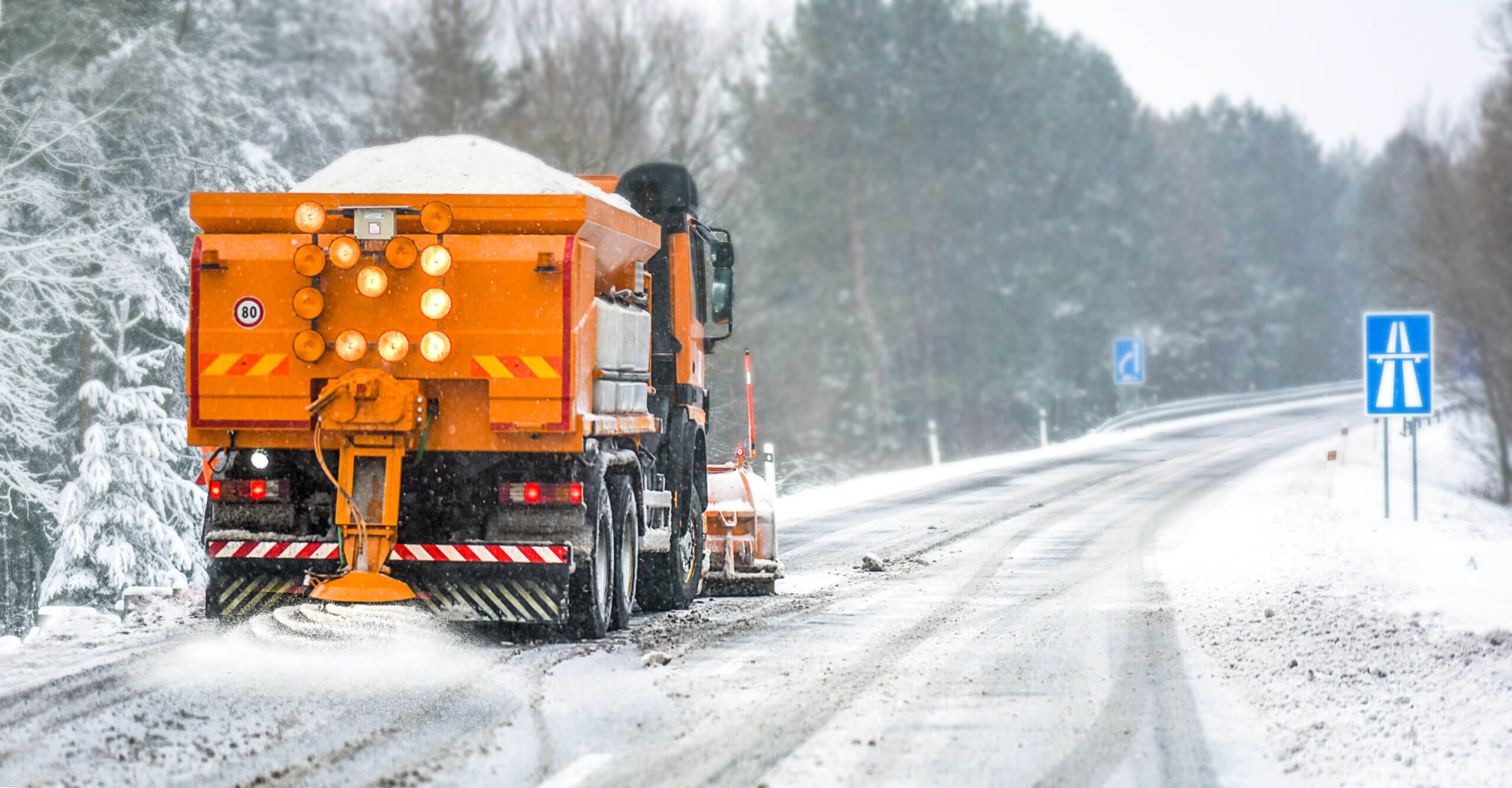 融雪剤はすぐに洗車をした方がいい 融雪剤の対処法 融雪剤 洗車